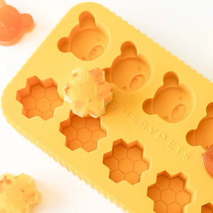 Pet Pawcuterie Accessory | Emery Pets Bear + Honey Treat Mold