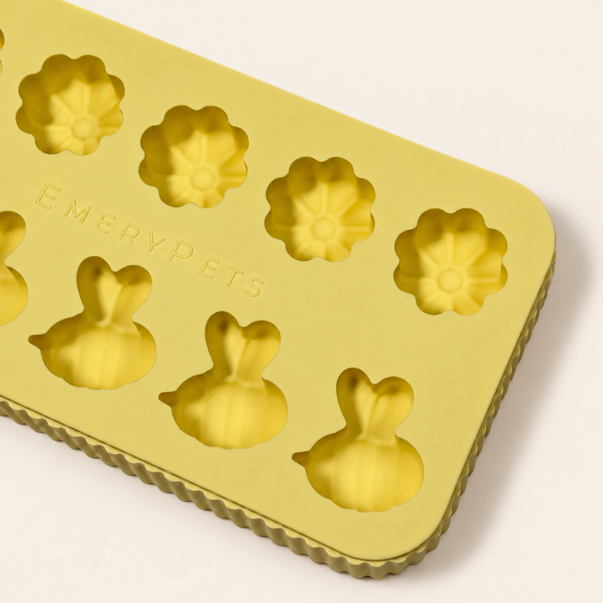 Bee + Daisy Treat Mold