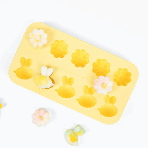 Pet Pawcuterie Accessory | Emery Pets Bee + Daisy Treat Mold